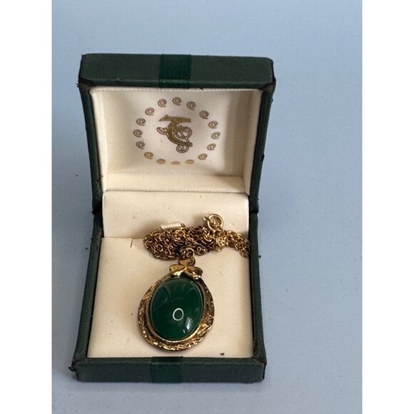 Vintage Jade Oval Pendant & Clover DetailGolplated Chain Boxed - Picture 7 of 7